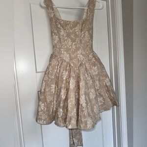 Formal party dress in the color ‘Apricot’. Size L